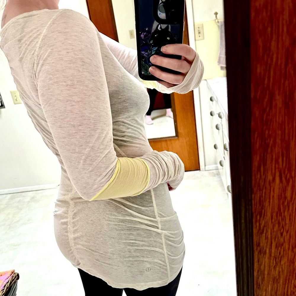 Lululemon • Devotion Long Sleeve Tee in Heathered Polar Cream and Clarity Yellow